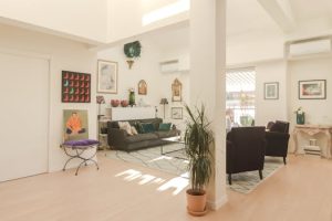 Augmented Reality for Home Staging and Design