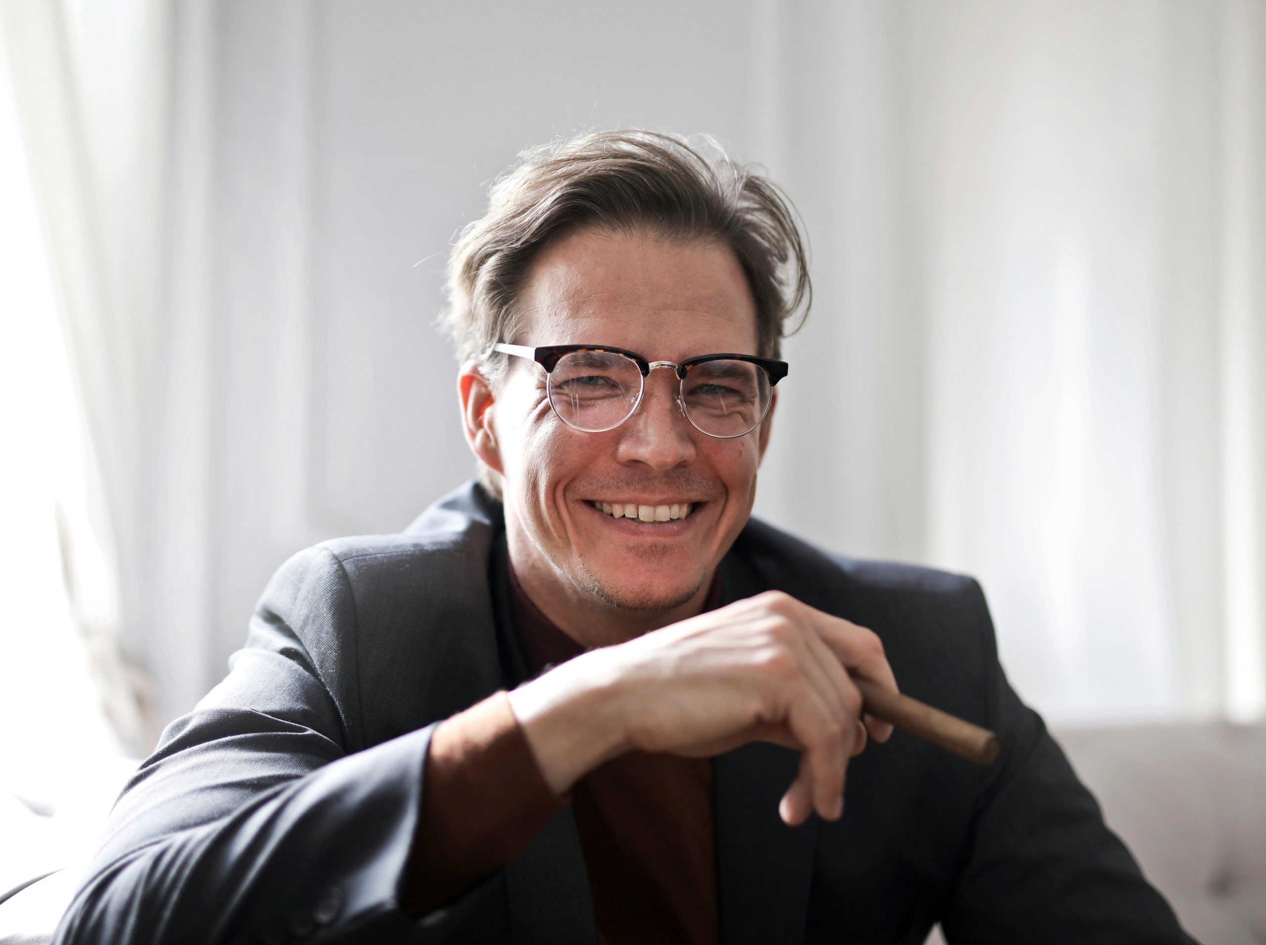 Smart Glasses in the Workplace: Boosting Productivity and Safety