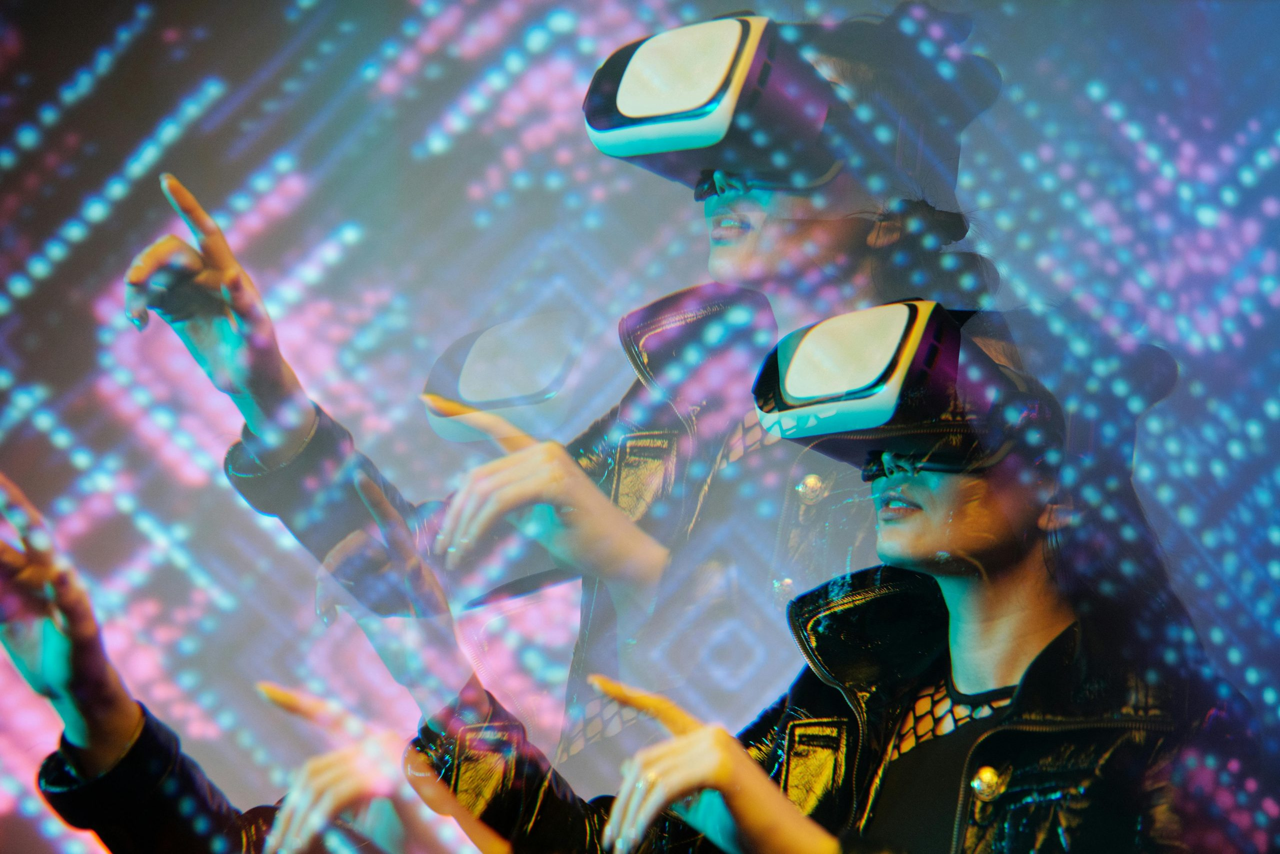 Digital Twins: Simulating Classrooms with AR/VR